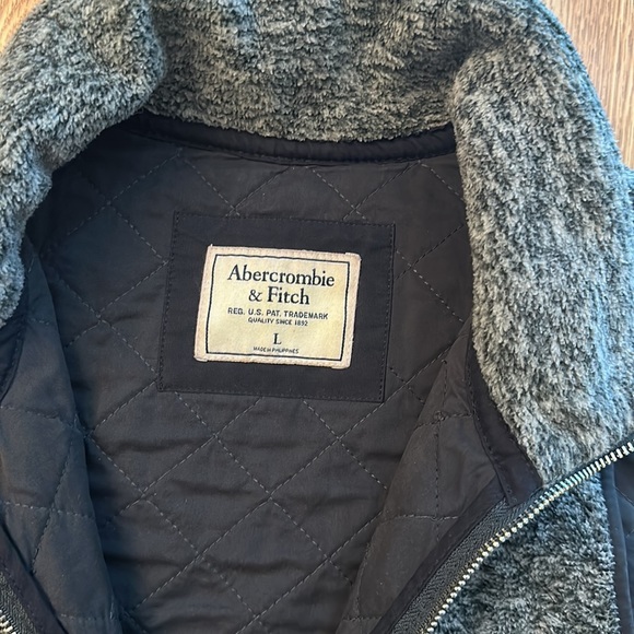 Abercrombie & Fitch Grey Vest (L) - Picture 3 of 4